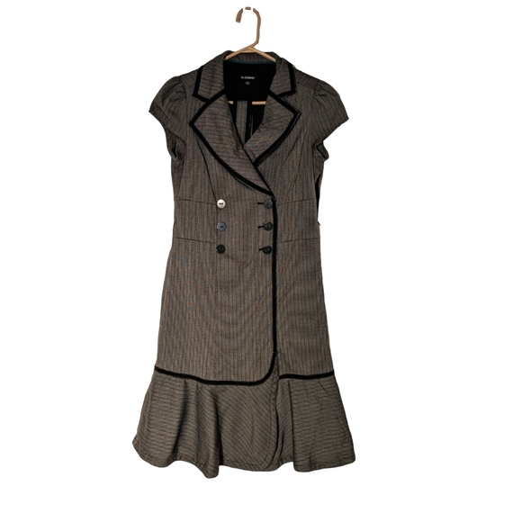 Le Chateau fit and flare suit dress, grey pinstripes with belt. Size medium. - Picture 1 of 4